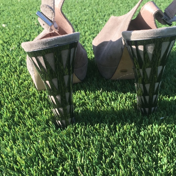 Vince Camuto - Picture 4 of 4